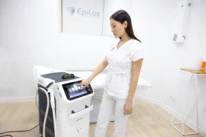 Бритва, воск и шугаринг между сеансами лазерной эпиляции: что происходит с фолликулом